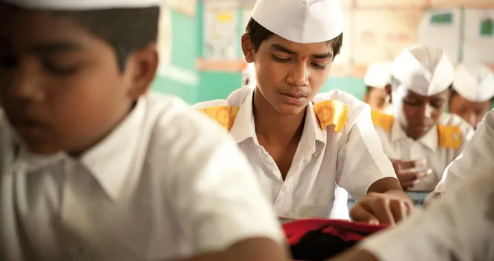 T-TEL presents 'GTP' Best College of Education Tutor prize to NTC